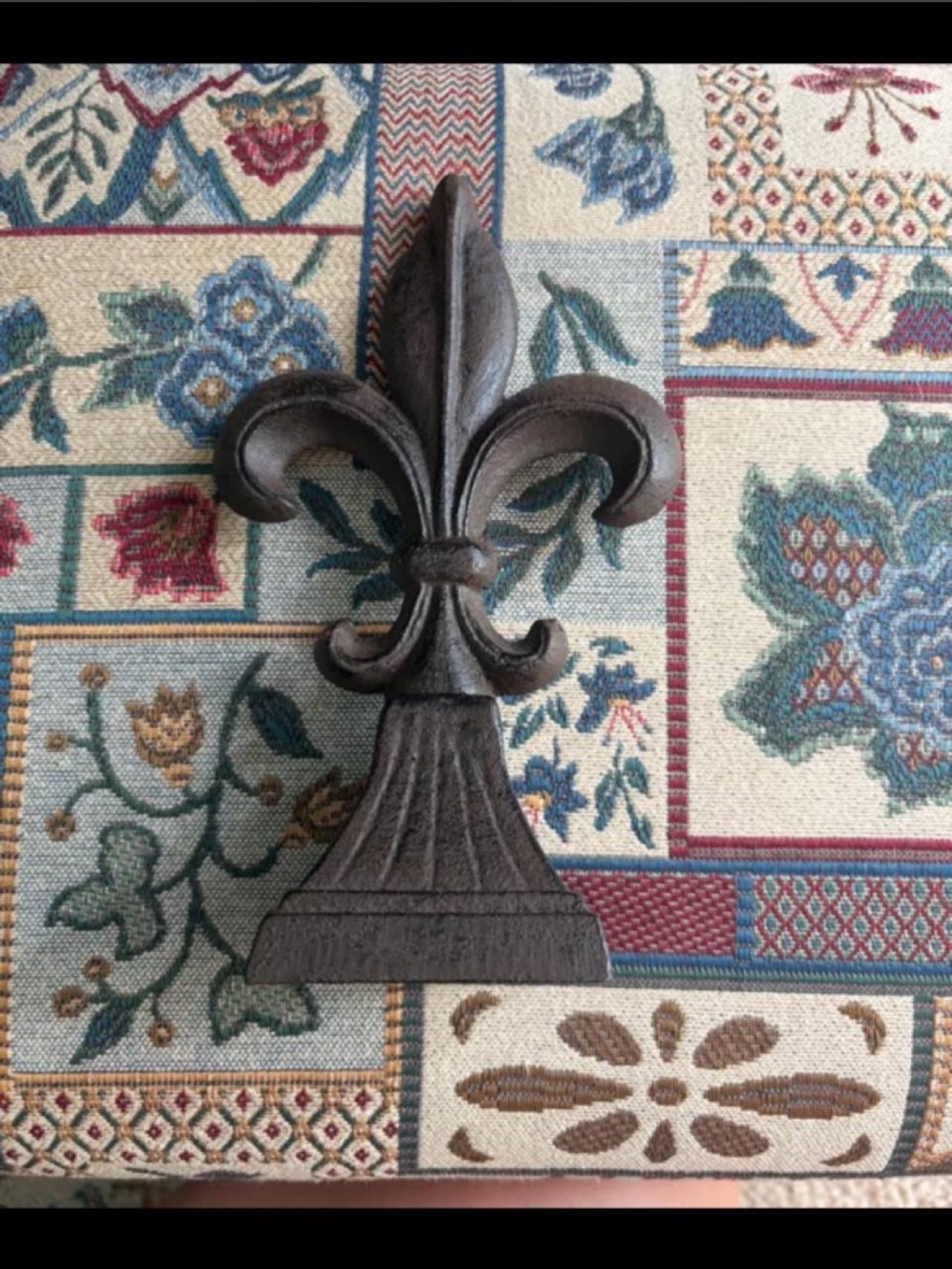 Vintage Decorative 2 Pound Cast iron Fleur de Lis Decor